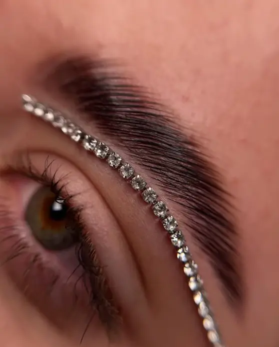 Professional eyebrow services Dubai JVC - brow shaping and tinting